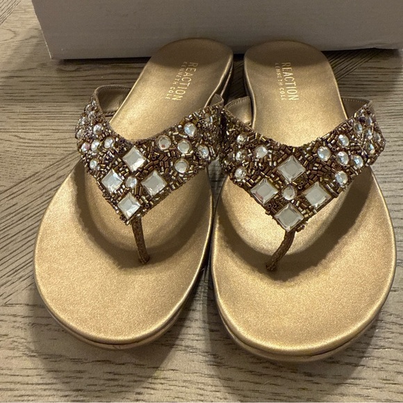 Kenneth Cole Reaction Glam-athon Jeweled Thong Sandal Champagne 6.5M - Picture 3 of 5